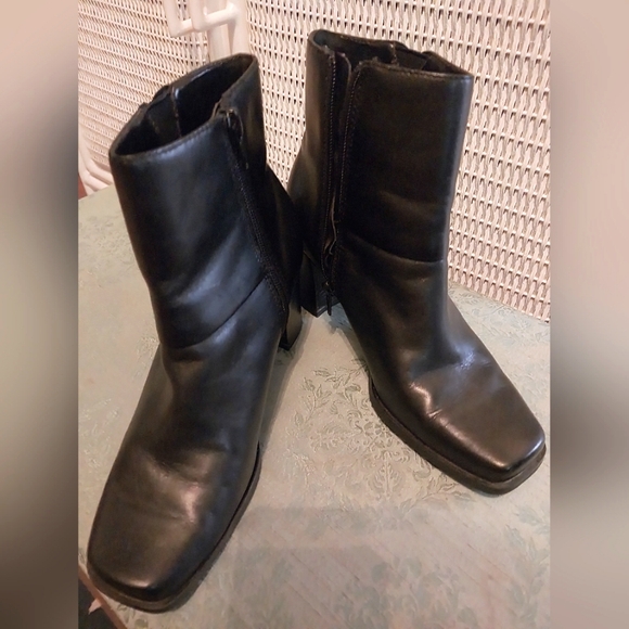 Ankle Heel Booties - Black colored - Picture 9 of 9